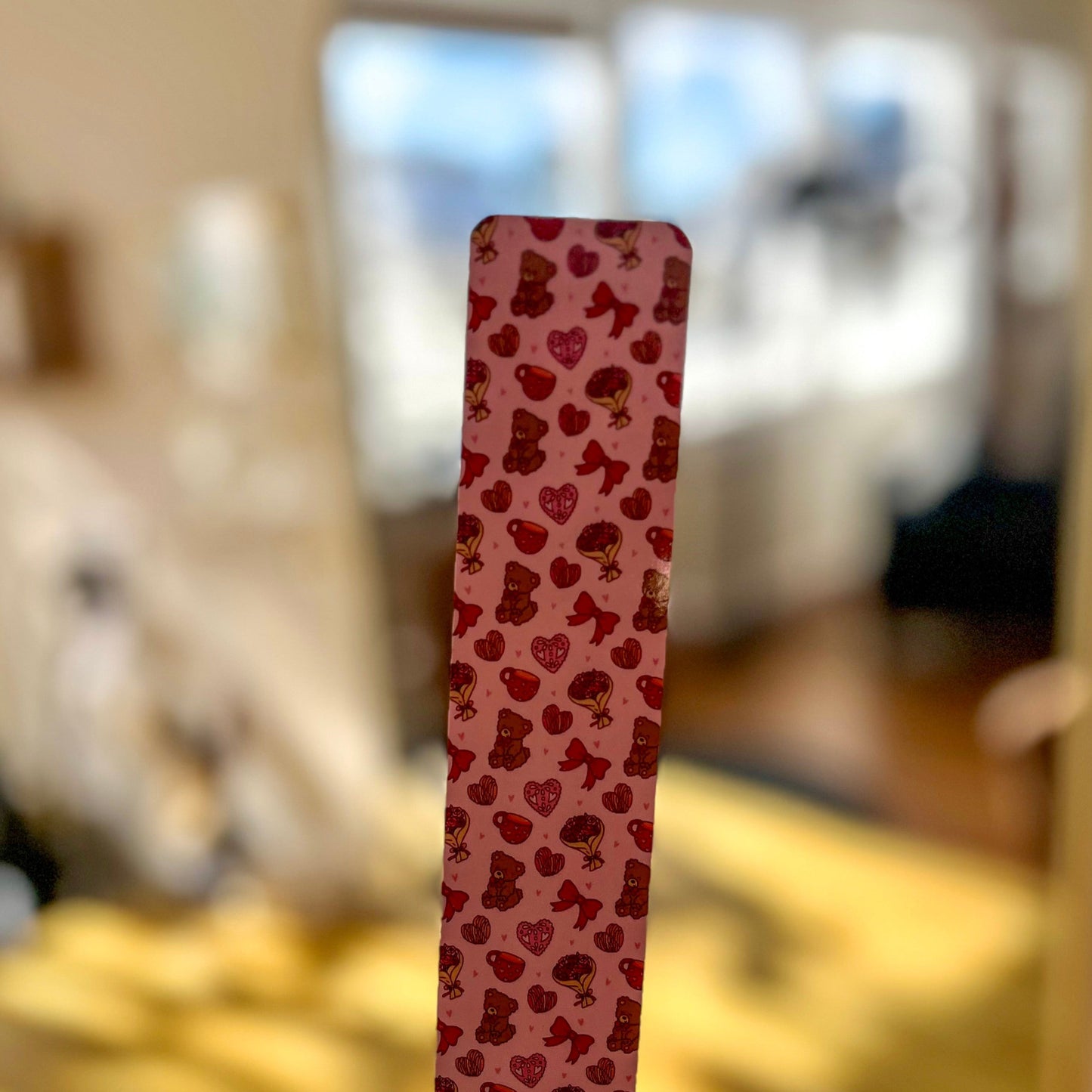 A pink Valentine's Day bookmark cute handrawn illustration pan concha, hearts, teddy bears, roses - perfect for adding a sweet touch to your books. 💖🍞🧸
#BOOKLOVERGIFT #Valentinesdaygift