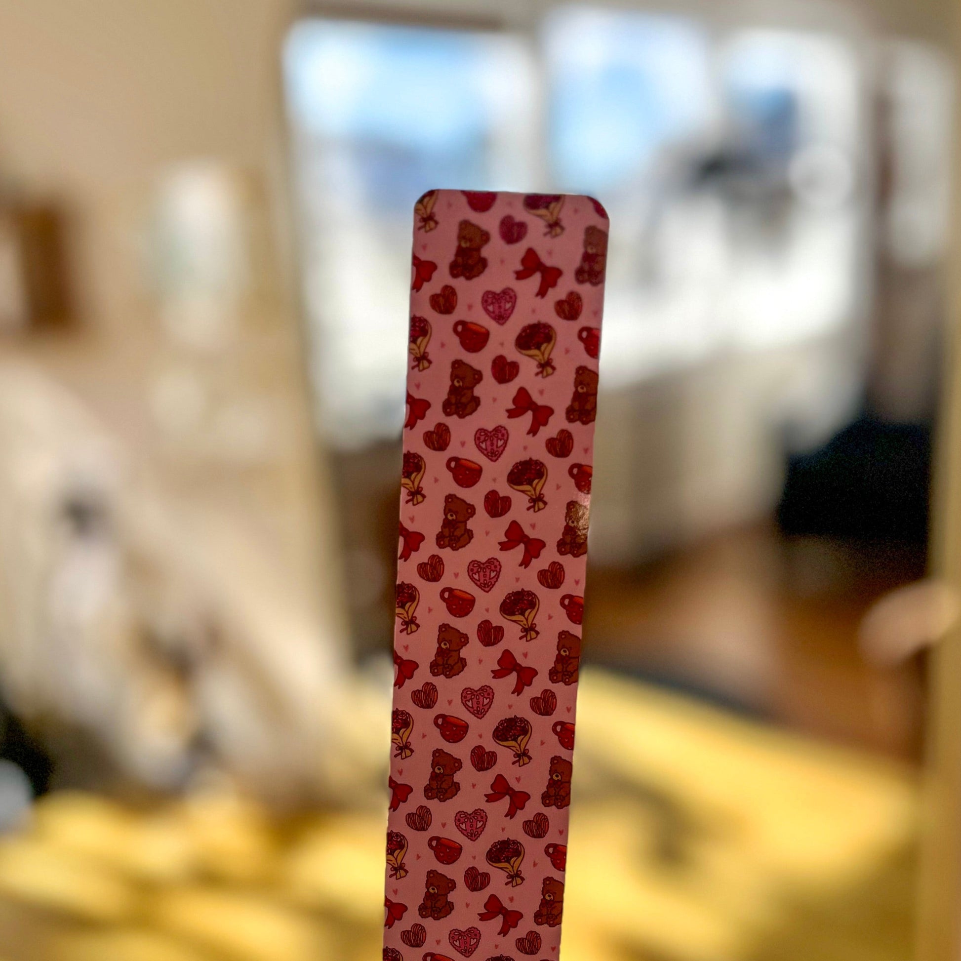 A pink Valentine's Day bookmark cute handrawn illustration pan concha, hearts, teddy bears, roses - perfect for adding a sweet touch to your books. 💖🍞🧸
#BOOKLOVERGIFT #Valentinesdaygift