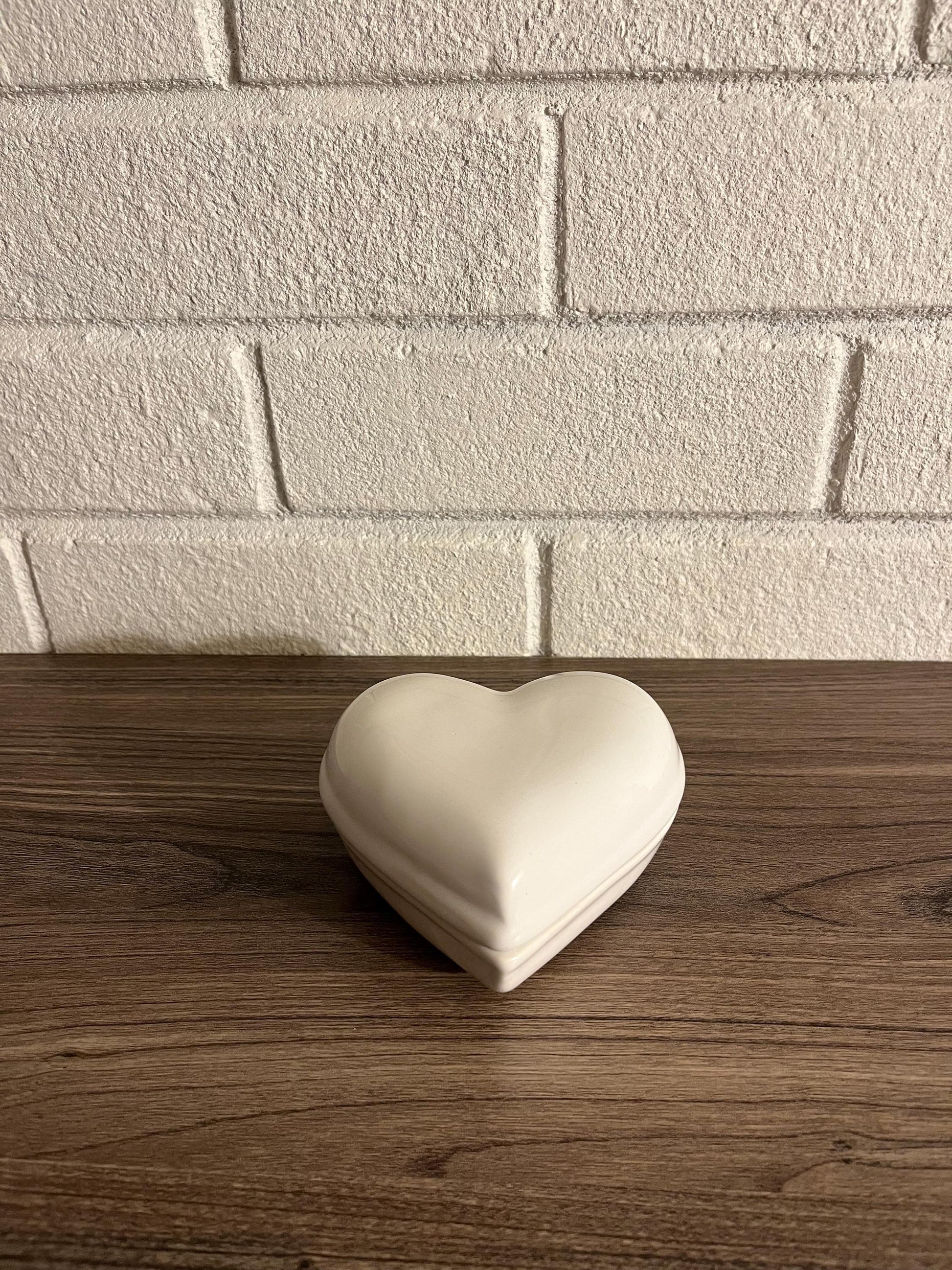 White Heart Shaped Ceramic Jewelry Box//Mexican Pottery, Jewelry Box with Lid, Mothers Day Gift, Decor Gift, Wedding Gift, Elegant Gift