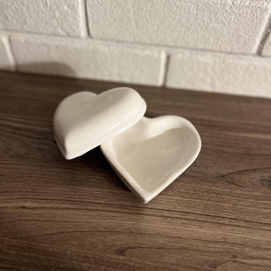 White Heart Shaped Ceramic Jewelry Box//Mexican Pottery, Jewelry Box with Lid, Mothers Day Gift, Decor Gift, Wedding Gift, Elegant Gift